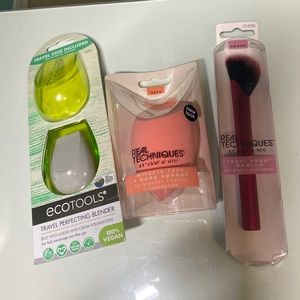 Makeup sponges and contour/blush brush.